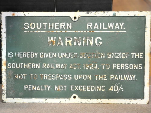 'Warning' Sign | Material: Cast Iron