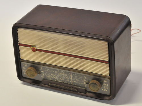 Bakelite Radio | Period: c1940s | Make: Philips | Material: Bakelite