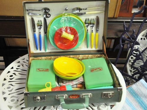Picnic Set | Period: Retro- 1950s-1980s | Make: Carefree | Material: Plastic