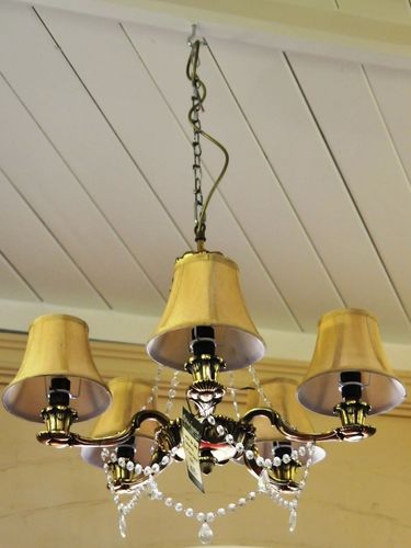 5 Lamp Chandelier | Material: Various
