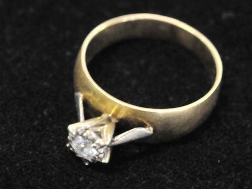 18ct Diamond Ring | Period: c1970s | Make: Handmade | Material: 18ct gold & diamond