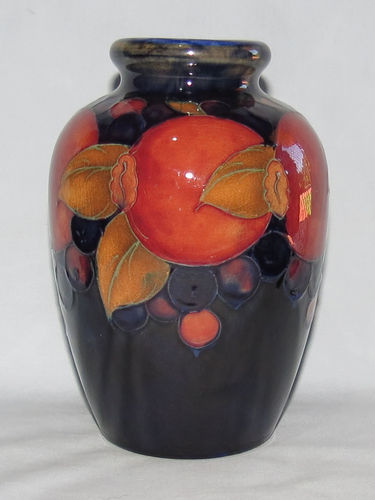 Moorcroft Pomegranate vase | Period: c. 1918 - 1926 | Make: Moorcroft | Material: Pottery | Wiliam Moorcroft Pomegranate vase