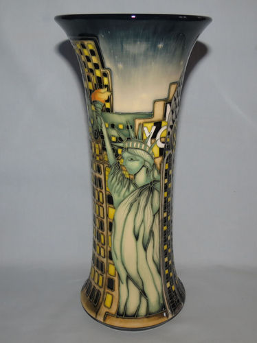 Moorcroft New York vase | Period: Contemporary | Make: Moorcroft | Material: Pottery | Moorcroft Ltd Ed vase New York 159/10