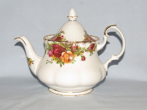Royal Albert Old Country Roses teapot | Period: 1970's | Make: Royal Albert | Material: Porcelain | Royal Albert Old Country Roses 2 cup teapot
