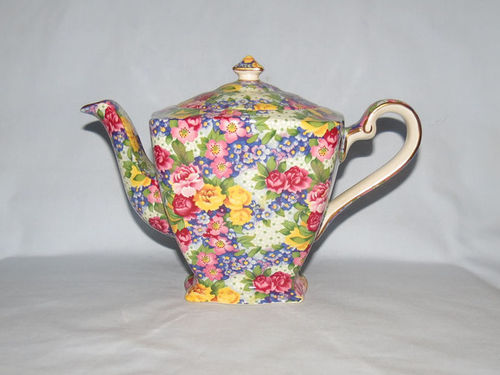 Royal Winton Julia teapot 1995 | Period: 1995 | Make: Royal Winton | Material: Pottery | Royal Winton Julia All Over Floral teapot