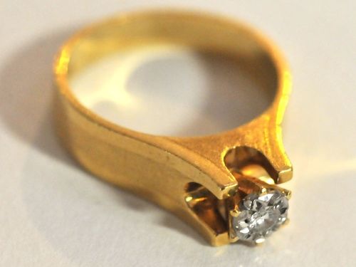 Paladium & Diamond Ring | Period: 1960s | Make: Handmade | Material: 18ct Paladium & diamond