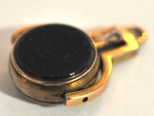 Gold Spinner Key | Period: Victorian c1900 | Make: Handmade | Material: 9ct gold, bloodstone & carnelian