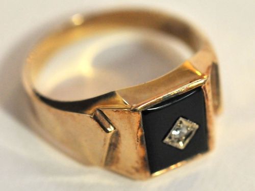 Onyx Gold Ring | Period: c1990s | Make: Handmade | Material: 9ct gold, onyx and C.Z.