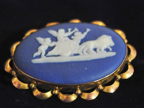 Wedgwood Gold Brooch | Period: 1960 | Make: Wedgwood | Material: 9ct gold & porcelain