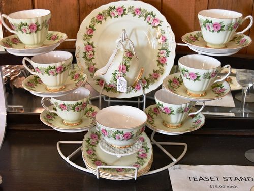 21 piece Teaset | Period: c1960s | Make: Colclough | Material: Porcelain