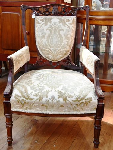 Arm Chair | Period: Victorian 1850s | Material: Rosewood