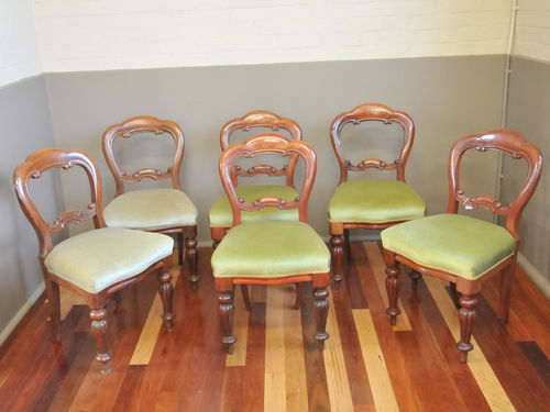 Set 6 Balloon Back Chairs | Period: Victorian | Material: Cedar,  upholstered in green velvet