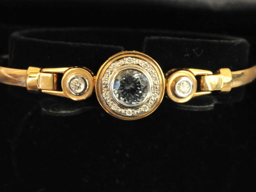 Topaz Bangle | Period: New | Material: 9ct. gold and Topaz
