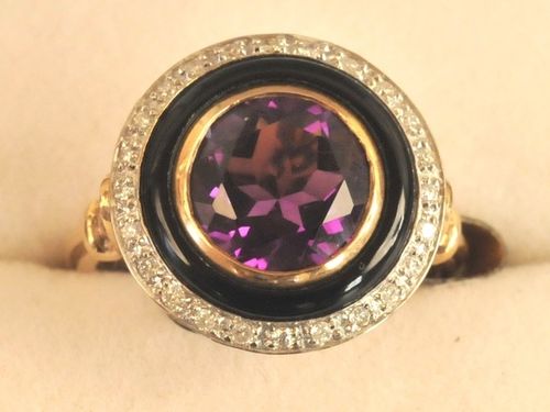 Onyx Ring | Period: New | Material: 9ct. gold, onyx, amethyst and diamond.