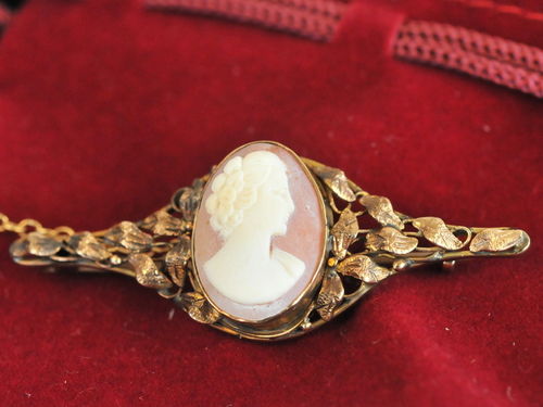 Shell Cameo Brooch | Period: Edwardian | Material: 9ct gold and shell cameo