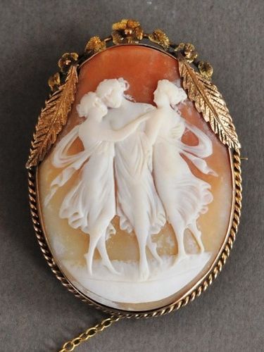 Cameo Brooch | Period: c1920s | Make: Prouds, Sydney NSW | Material: Shell cameo and 9ct gold.