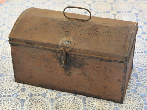 QR Crib Box | Period: c1930s | Make: QR - Queensland Rail | Material: Tin Plate