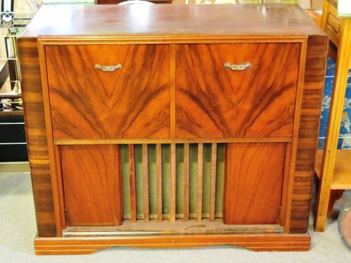 Radiogram | Period: 1950s | Make: Stromberg- Carlson | Material: Walnut veneer.