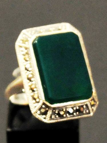 Agate Ring | Period: New | Material: Green agate set in sterling silver.